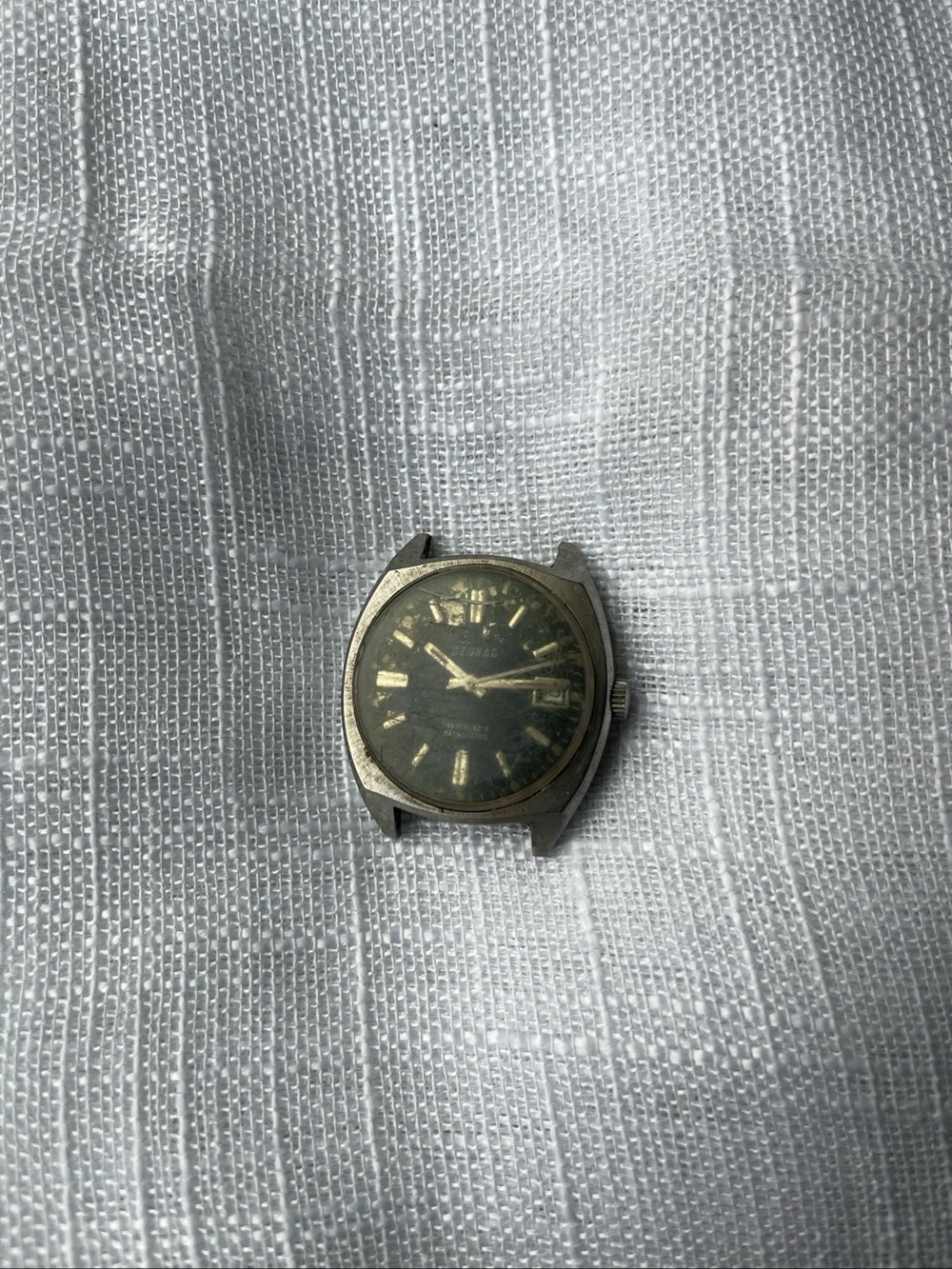 Signal Men’s Manual Mechanical Unbreakable Date Black/Silver Dial Not Working